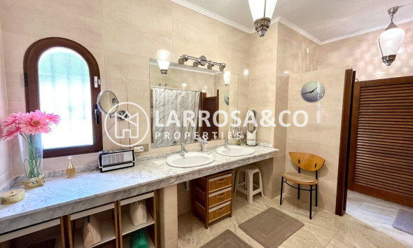 Resale - Detached House/Villa - Villamartín - Costa Blanca