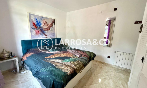 Resale - Detached House/Villa - Villamartín - Costa Blanca