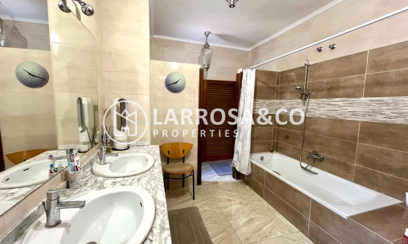 Resale - Detached House/Villa - Villamartín - Costa Blanca
