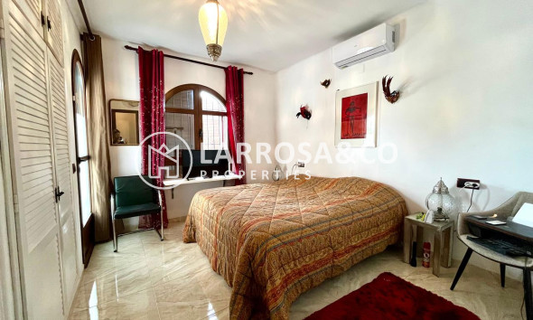 Resale - Detached House/Villa - Villamartín - Costa Blanca