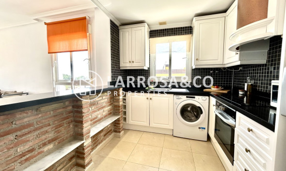 Resale - Apartment - Villamartín - Costa Blanca