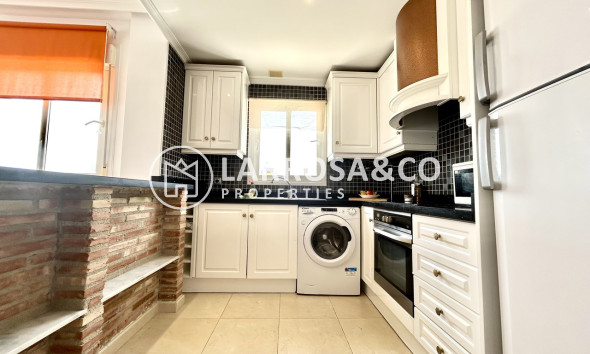 Resale - Apartment - Villamartín - Costa Blanca