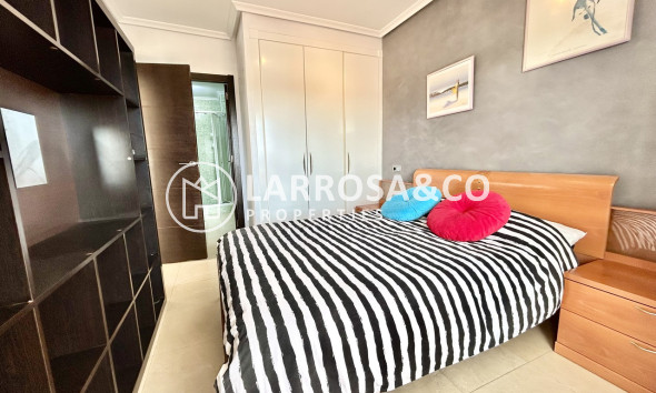 Resale - Apartment - Villamartín - Costa Blanca