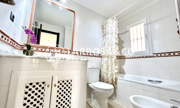 Resale - Apartment - Villamartín - Costa Blanca