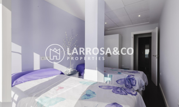 Herverkoop - Apartment - Torrevieja - Playa del Acequión