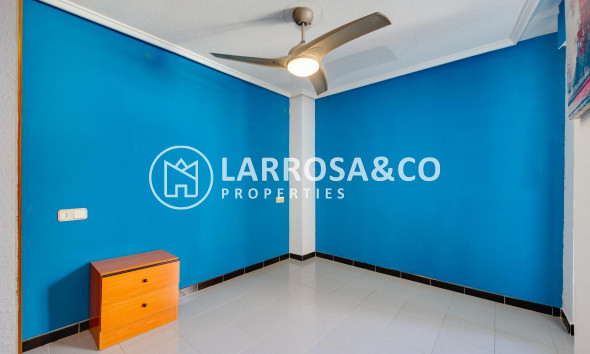 Resale - Apartment - Torrevieja - Playa de Los Locos-Curva del Palangre