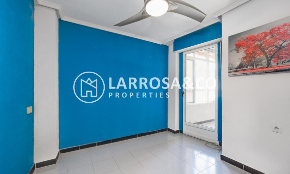 Resale - Apartment - Torrevieja - Playa de Los Locos-Curva del Palangre