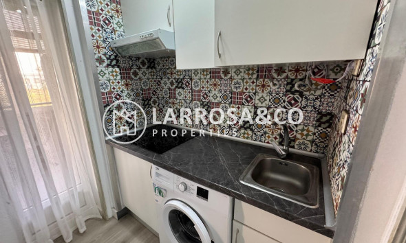 Resale - Apartment - Torrevieja - Playa de Los Locos-Curva del Palangre