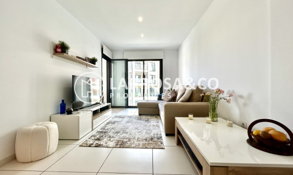 Resale - Apartment - Villamartín - Costa Blanca