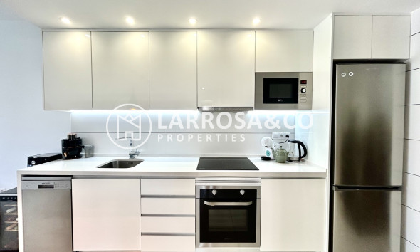 Resale - Apartment - Villamartín - Costa Blanca