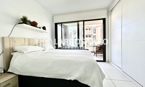 Resale - Apartment - Villamartín - Costa Blanca