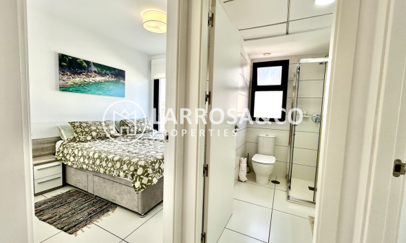 Resale - Apartment - Villamartín - Costa Blanca