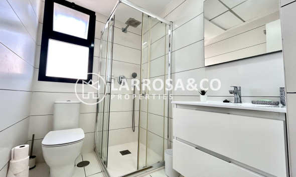 Resale - Apartment - Villamartín - Costa Blanca