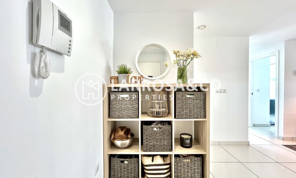 Resale - Apartment - Villamartín - Costa Blanca