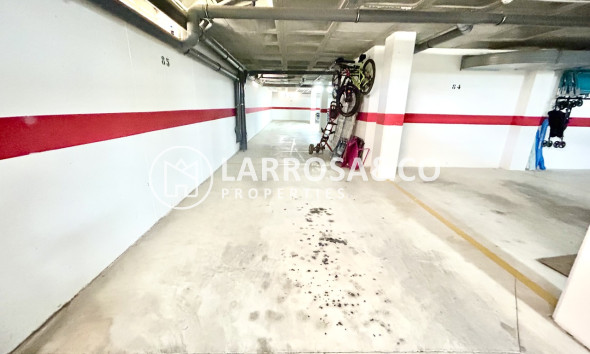 Resale - Apartment - Villamartín - Costa Blanca