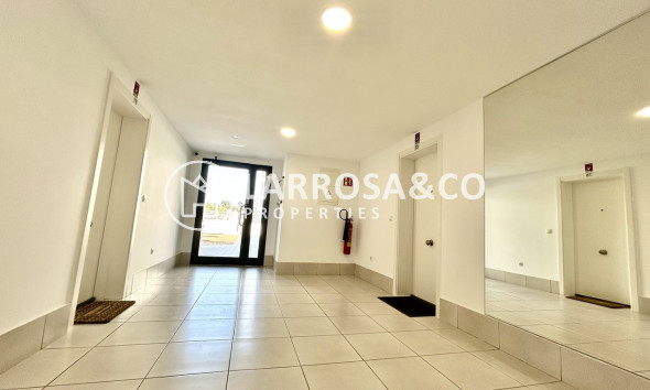 Resale - Apartment - Villamartín - Costa Blanca
