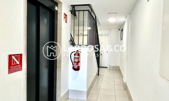 Resale - Apartment - Villamartín - Costa Blanca