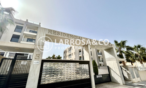 Resale - Apartment - Villamartín - Costa Blanca