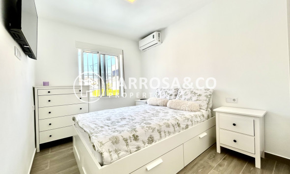 Resale - Detached House/Villa - Villamartín - Costa Blanca