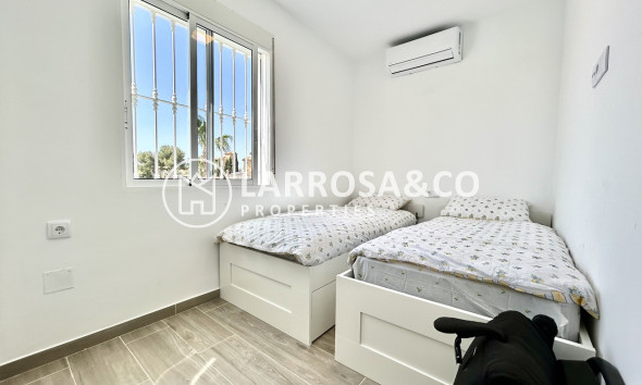 Resale - Detached House/Villa - Villamartín - Costa Blanca