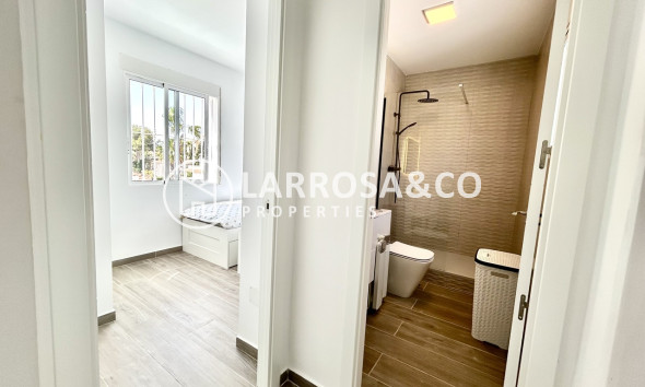 Resale - Detached House/Villa - Villamartín - Costa Blanca