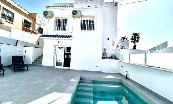 Resale - Detached House/Villa - Villamartín - Costa Blanca