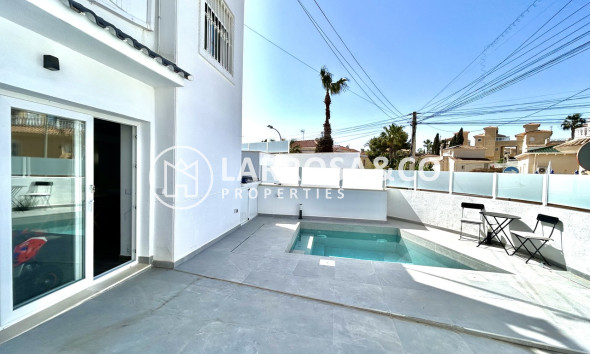 Resale - Detached House/Villa - Villamartín - Costa Blanca