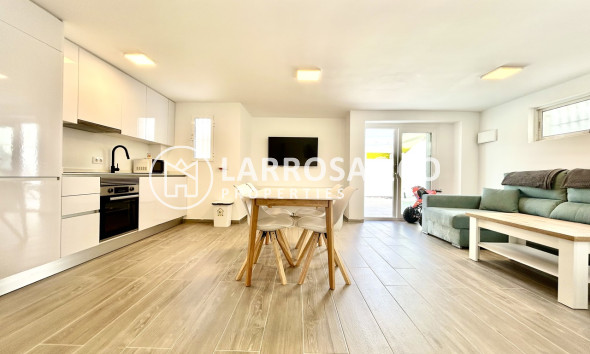 Resale - Detached House/Villa - Villamartín - Costa Blanca