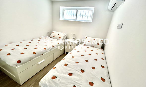 Resale - Detached House/Villa - Villamartín - Costa Blanca