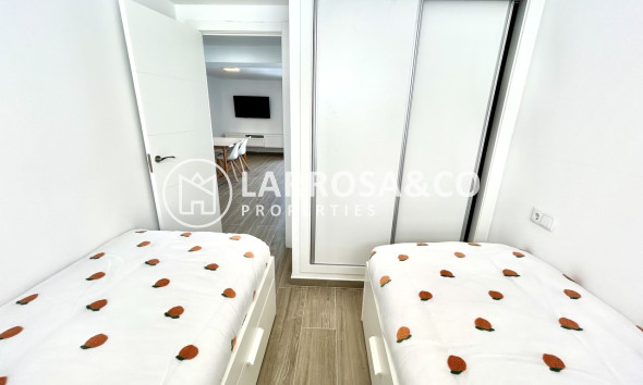 Resale - Detached House/Villa - Villamartín - Costa Blanca