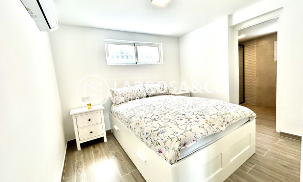 Resale - Detached House/Villa - Villamartín - Costa Blanca