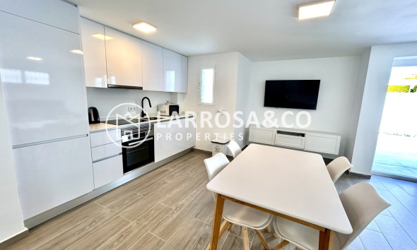 Resale - Detached House/Villa - Villamartín - Costa Blanca