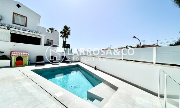 Resale - Detached House/Villa - Villamartín - Costa Blanca