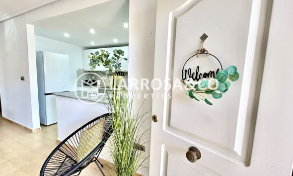 Resale - Apartment - Villamartín - Costa Blanca