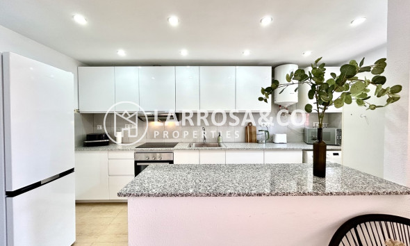 Resale - Apartment - Villamartín - Costa Blanca