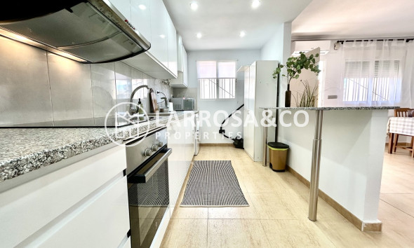 Resale - Apartment - Villamartín - Costa Blanca