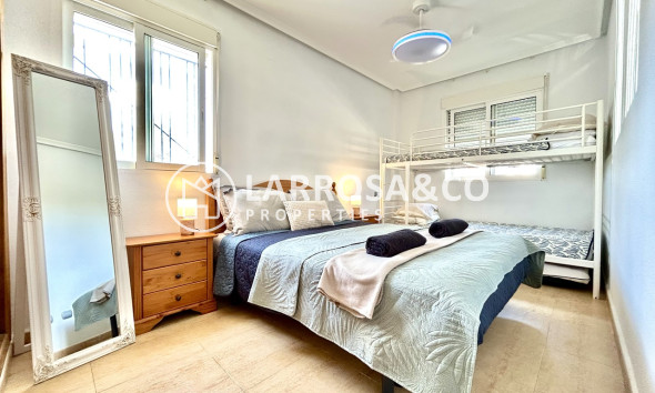 Resale - Apartment - Villamartín - Costa Blanca