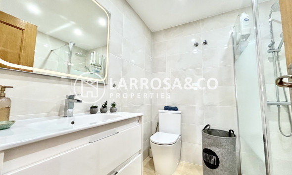 Resale - Apartment - Villamartín - Costa Blanca