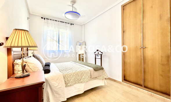 Resale - Apartment - Villamartín - Costa Blanca