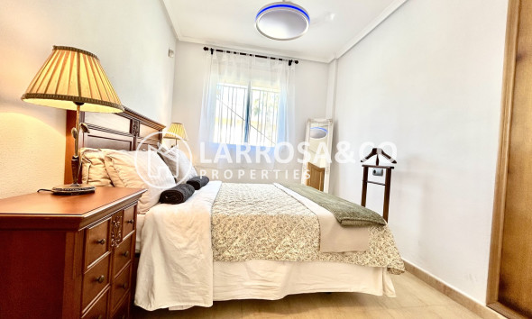 Resale - Apartment - Villamartín - Costa Blanca