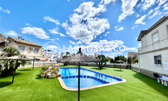 Resale - Apartment - Villamartín - Costa Blanca