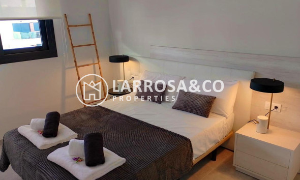 Resale - Apartment - Villamartín - Costa Blanca