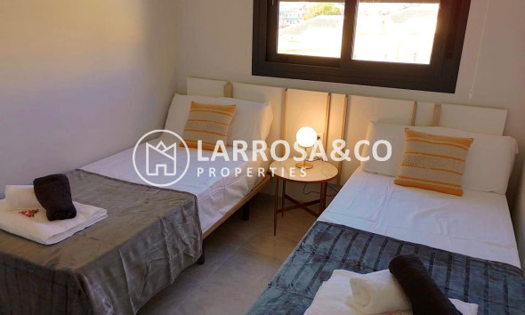 Resale - Apartment - Villamartín - Costa Blanca