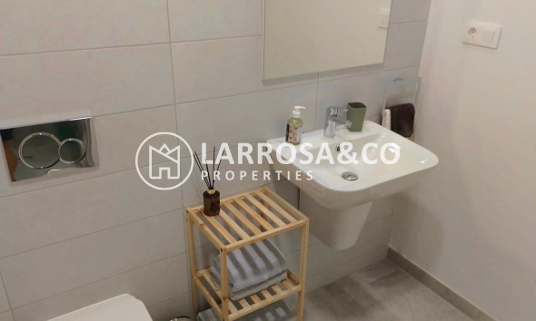Resale - Apartment - Villamartín - Costa Blanca