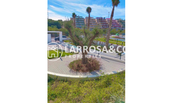 Resale - Apartment - Villamartín - Costa Blanca