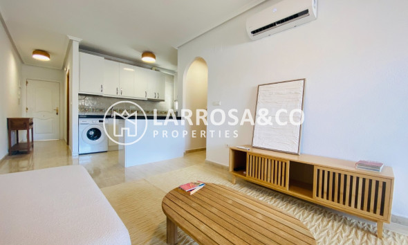Resale - Apartment - Villamartín - Costa Blanca