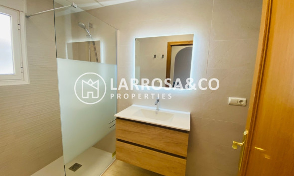 Resale - Apartment - Villamartín - Costa Blanca