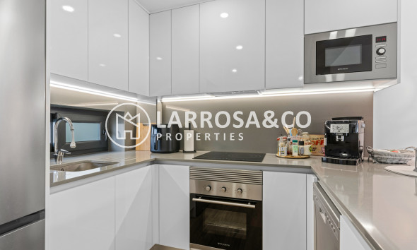 Resale - Apartment - Villamartín - Costa Blanca