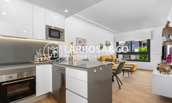 Resale - Apartment - Villamartín - Costa Blanca