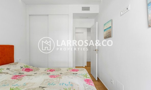 Resale - Apartment - Villamartín - Costa Blanca